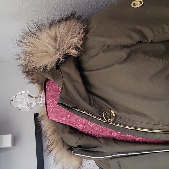 MICHAEL Michael Kors Olive Puffer Coat with Faux Fur Hood - Picture 4 of 9